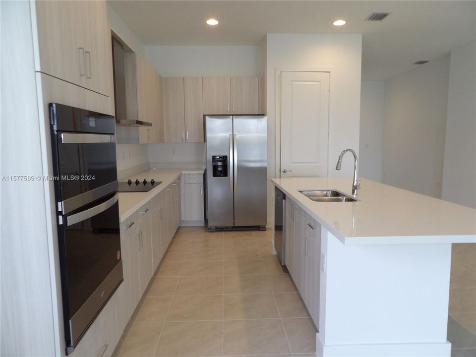 For Rent: $3,500 (3 beds, 2 baths, 2256 Square Feet)