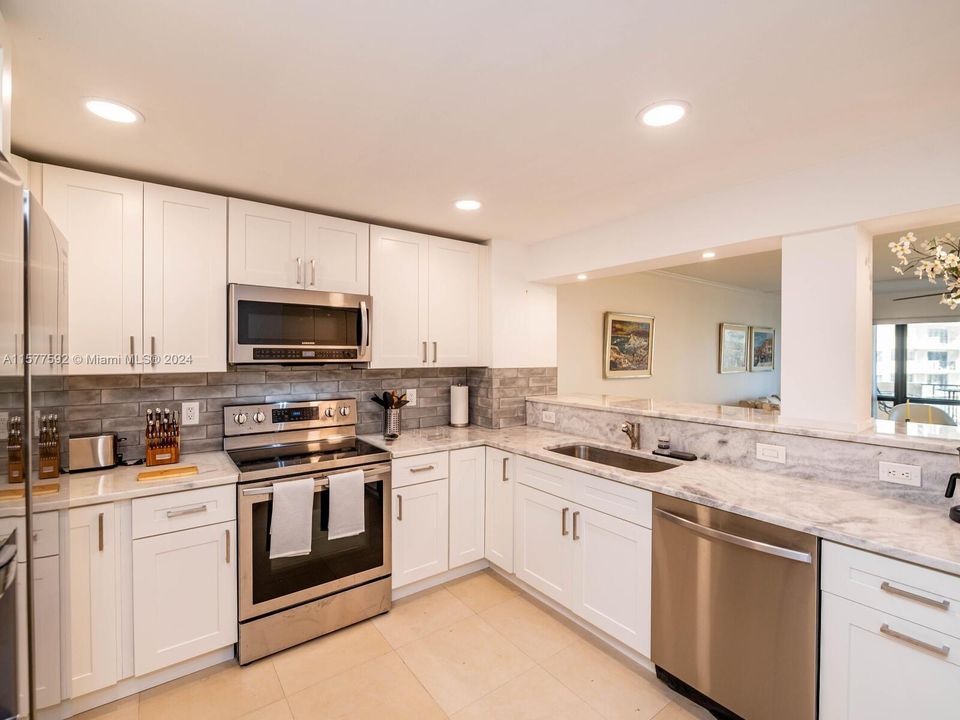 Active With Contract: $4,250 (1 beds, 1 baths, 1080 Square Feet)