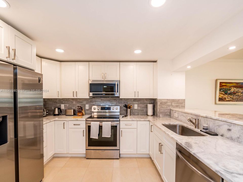 Active With Contract: $4,250 (1 beds, 1 baths, 1080 Square Feet)