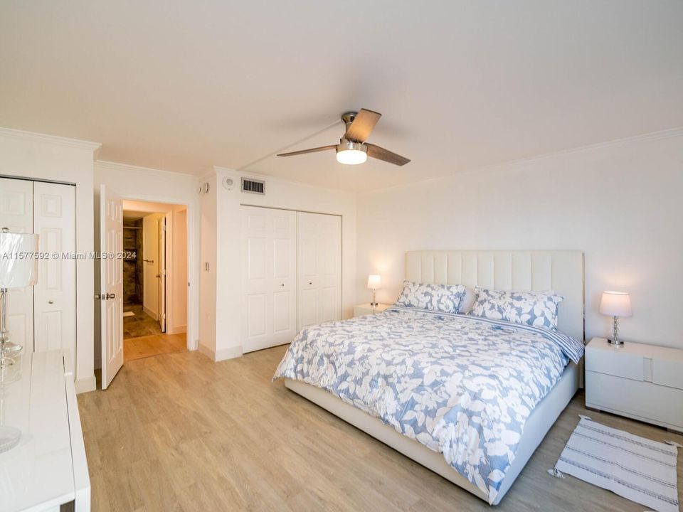 Active With Contract: $4,250 (1 beds, 1 baths, 1080 Square Feet)