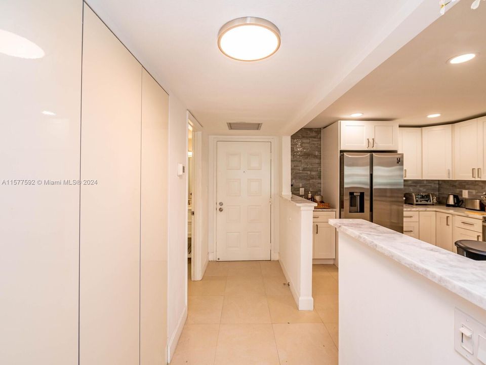 Active With Contract: $4,250 (1 beds, 1 baths, 1080 Square Feet)