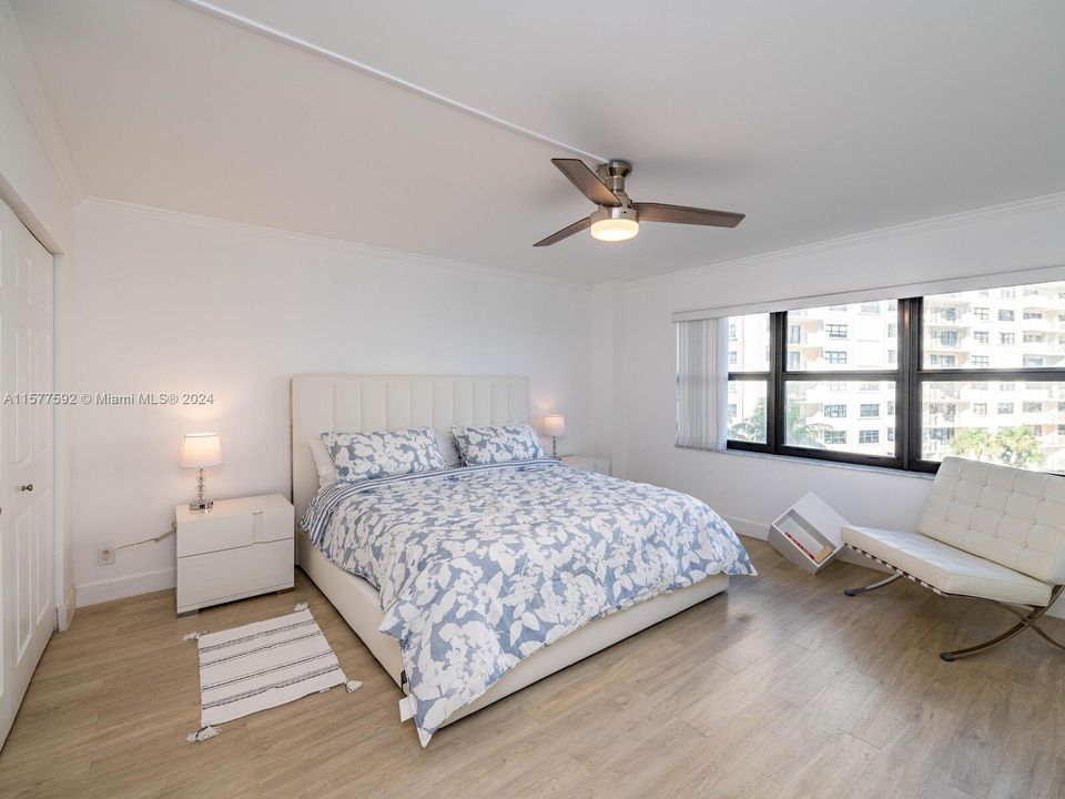 Active With Contract: $4,250 (1 beds, 1 baths, 1080 Square Feet)