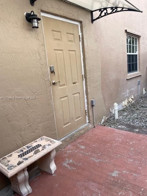 For Rent: $1,650 (1 beds, 1 baths, 300 Square Feet)