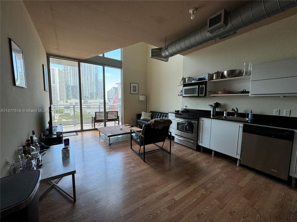 For Sale: $445,000 (1 beds, 1 baths, 891 Square Feet)