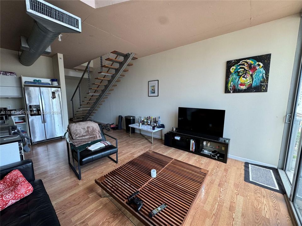 For Sale: $445,000 (1 beds, 1 baths, 891 Square Feet)
