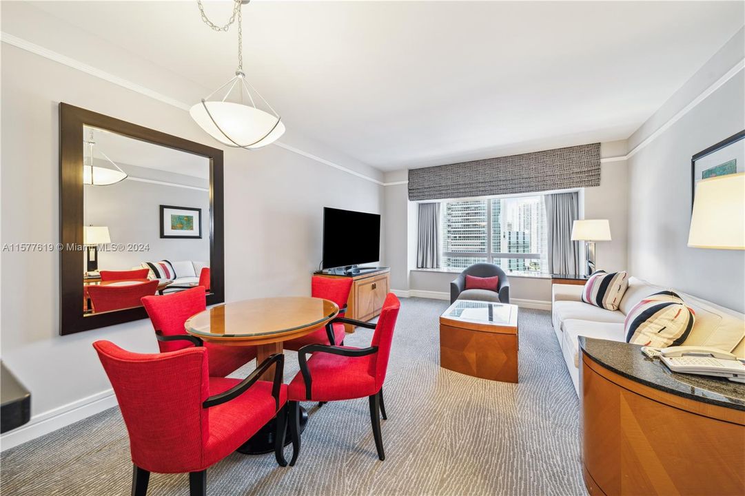 For Sale: $1,075,000 (1 beds, 1 baths, 983 Square Feet)