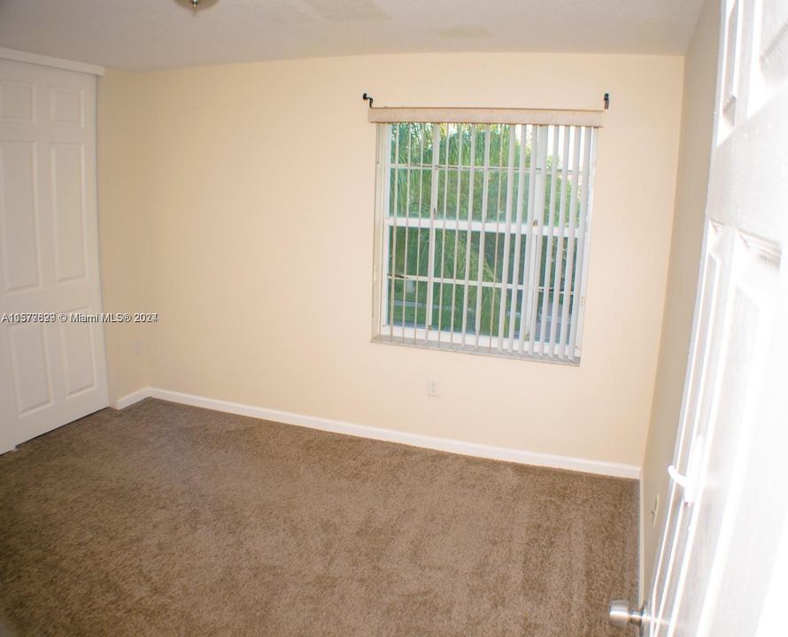 For Rent: $4,000 (5 beds, 2 baths, 2901 Square Feet)