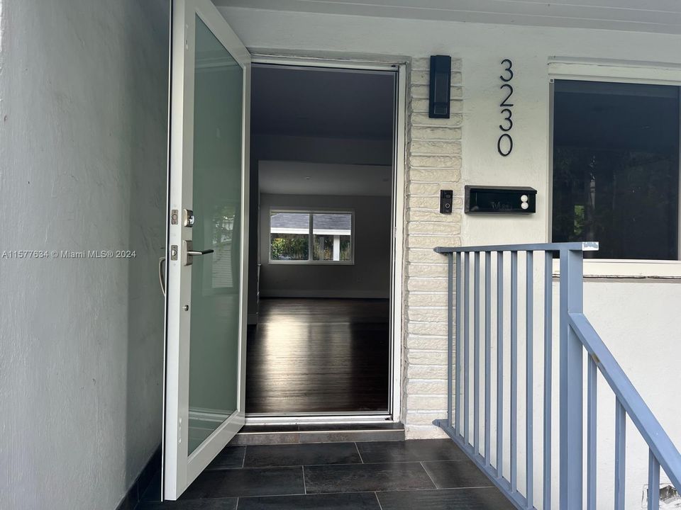 Recently Rented: $3,300 (2 beds, 1 baths, 1266 Square Feet)