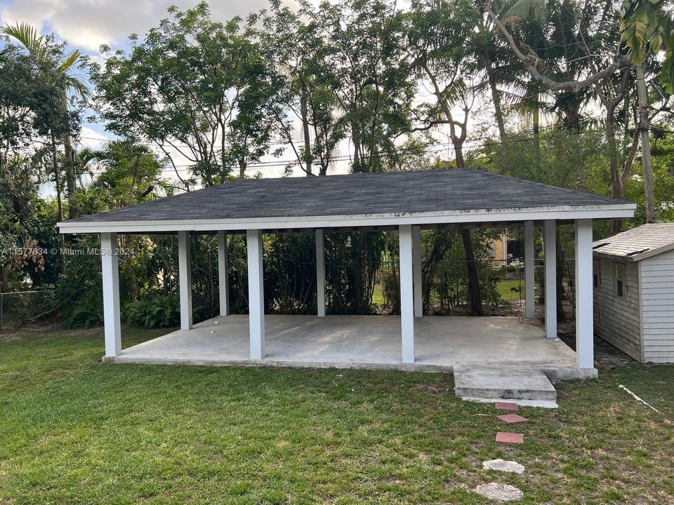 Recently Rented: $3,300 (2 beds, 1 baths, 1266 Square Feet)