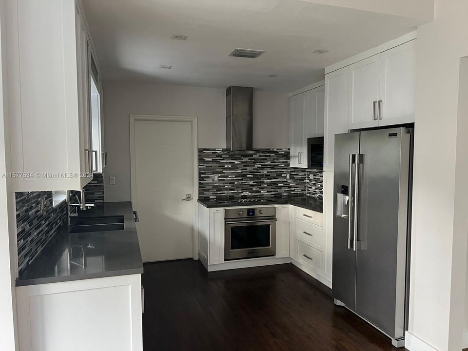 Recently Rented: $3,300 (2 beds, 1 baths, 1266 Square Feet)