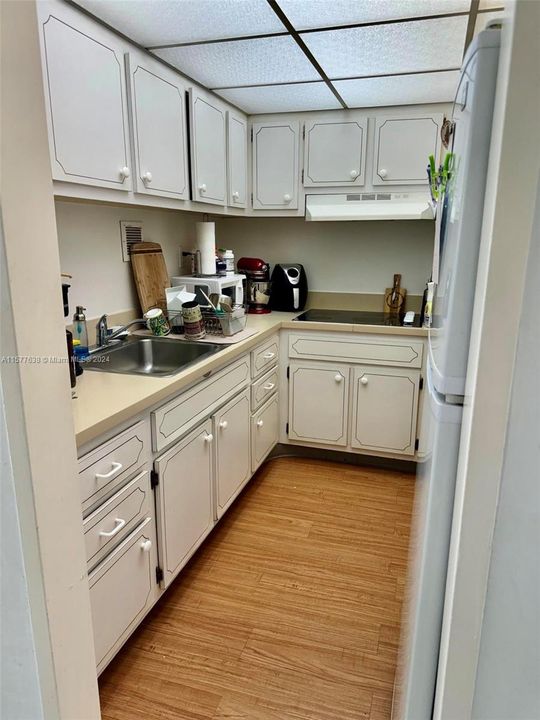 For Rent: $2,950 (1 beds, 1 baths, 837 Square Feet)