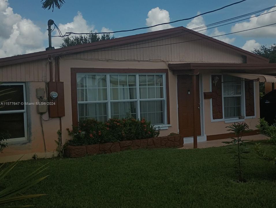 For Sale: $497,000 (5 beds, 2 baths, 1645 Square Feet)