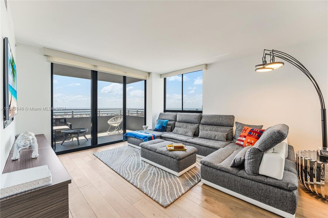 For Sale: $1,250,000 (2 beds, 2 baths, 1262 Square Feet)
