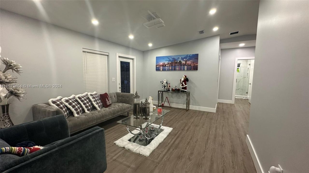 Active With Contract: $619,000 (4 beds, 2 baths, 1404 Square Feet)
