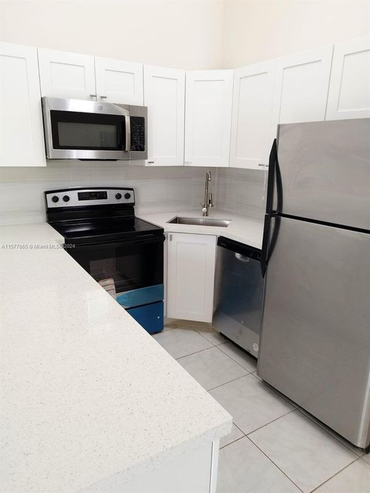 For Rent: $1,800 (2 beds, 1 baths, 849 Square Feet)