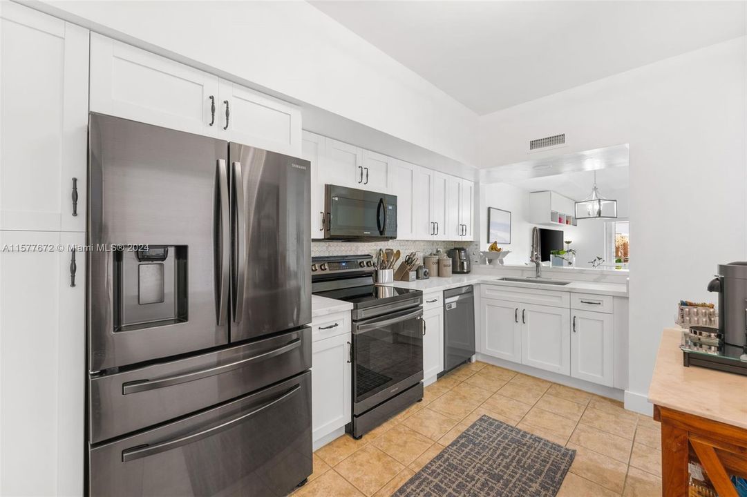 For Sale: $539,000 (3 beds, 2 baths, 1392 Square Feet)