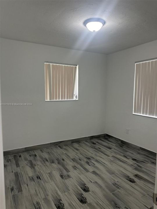 Recently Rented: $3,500 (4 beds, 2 baths, 915 Square Feet)