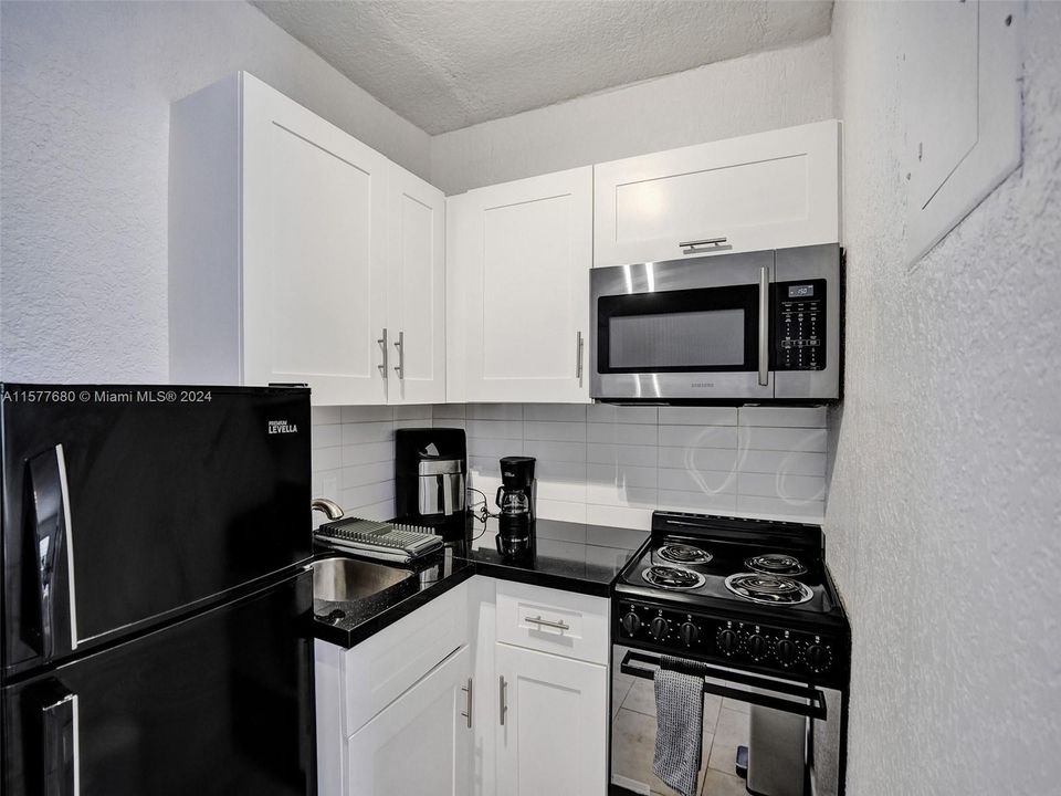 For Rent: $2,300 (1 beds, 1 baths, 2100 Square Feet)