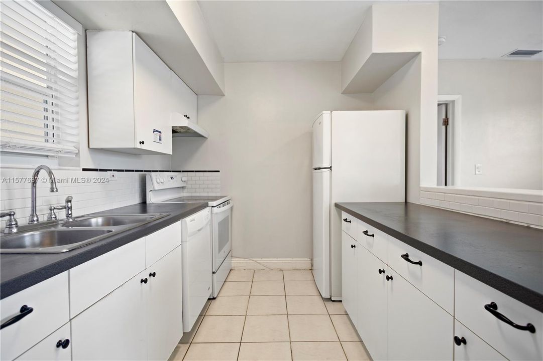 Active With Contract: $675,000 (4 beds, 2 baths, 1740 Square Feet)
