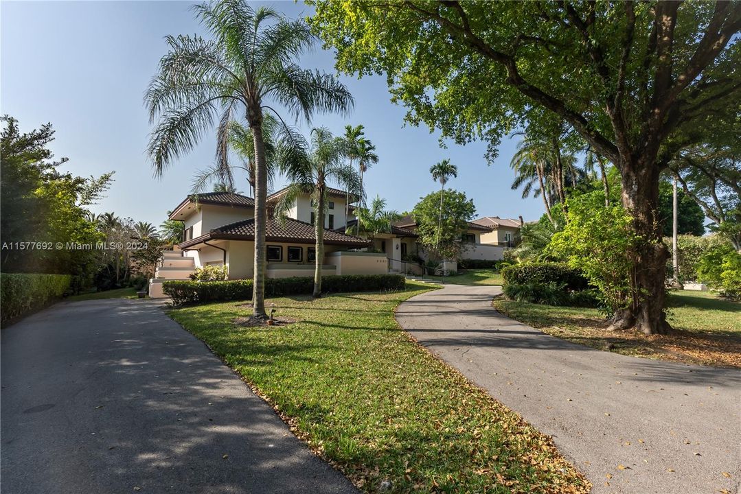 For Sale: $6,499,000 (4 beds, 4 baths, 4912 Square Feet)