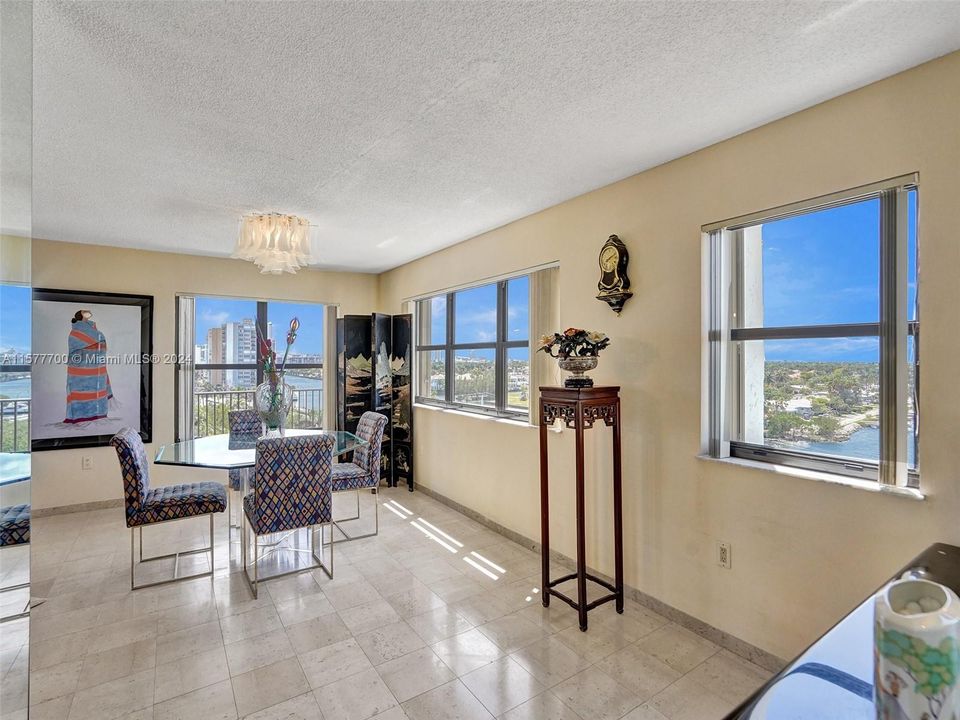 Recently Sold: $650,000 (2 beds, 2 baths, 1660 Square Feet)