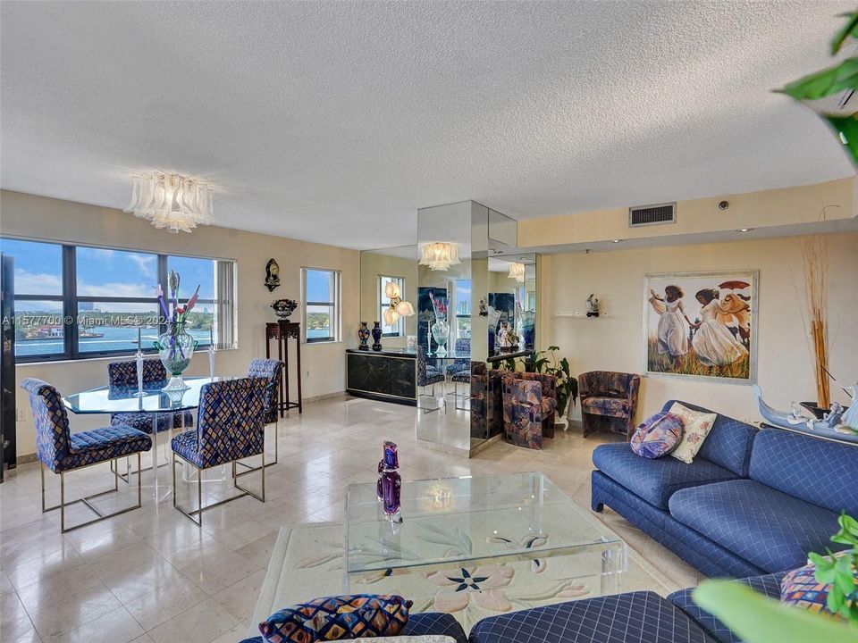 Recently Sold: $650,000 (2 beds, 2 baths, 1660 Square Feet)