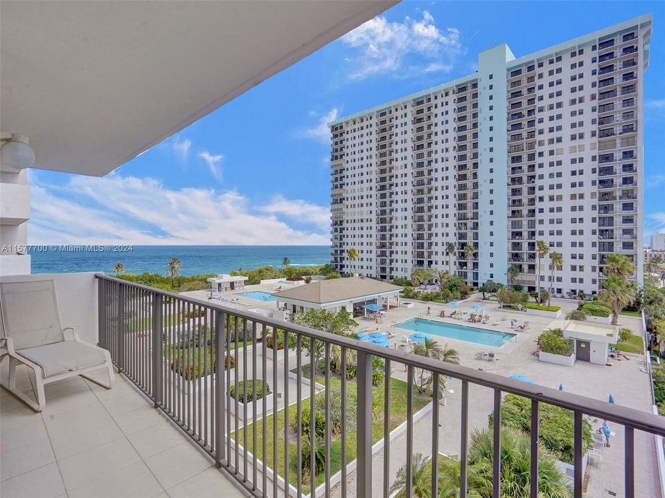 Recently Sold: $650,000 (2 beds, 2 baths, 1660 Square Feet)