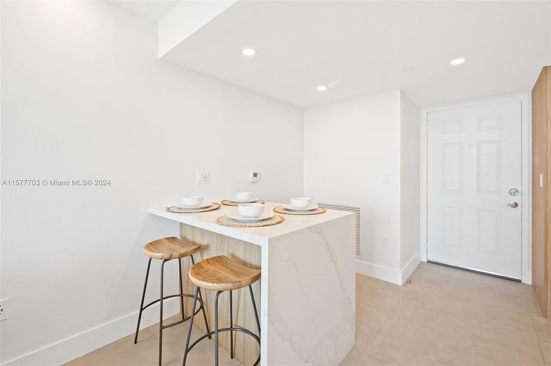 For Sale: $580,000 (2 beds, 2 baths, 1092 Square Feet)