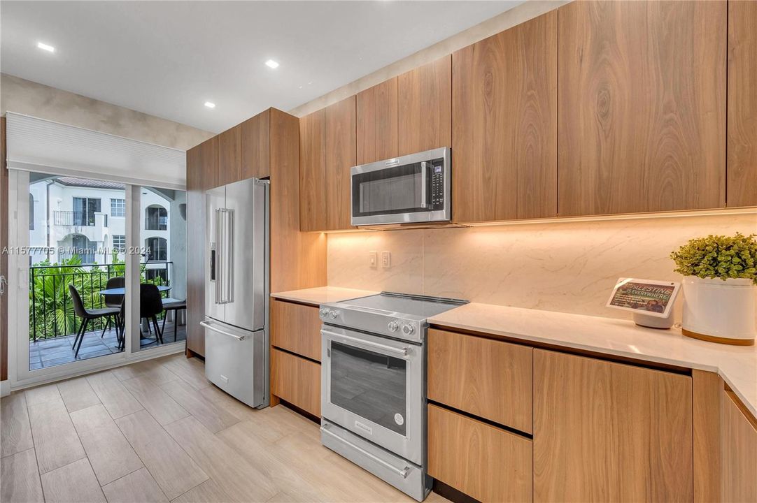 For Sale: $749,500 (2 beds, 2 baths, 1640 Square Feet)