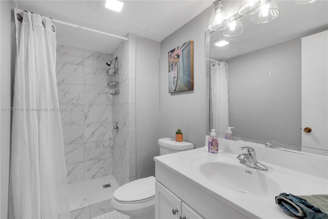 For Sale: $239,995 (2 beds, 2 baths, 1100 Square Feet)