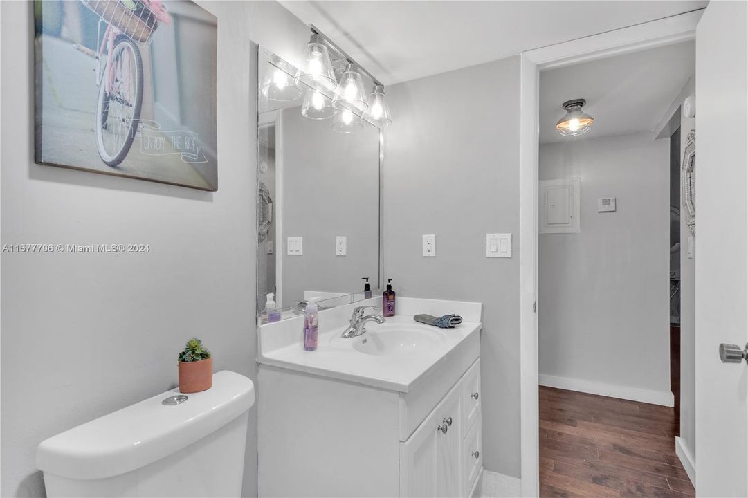 For Sale: $239,995 (2 beds, 2 baths, 1100 Square Feet)