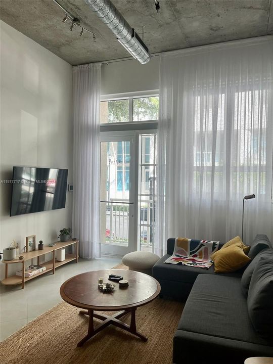 Recently Rented: $2,850 (1 beds, 1 baths, 707 Square Feet)