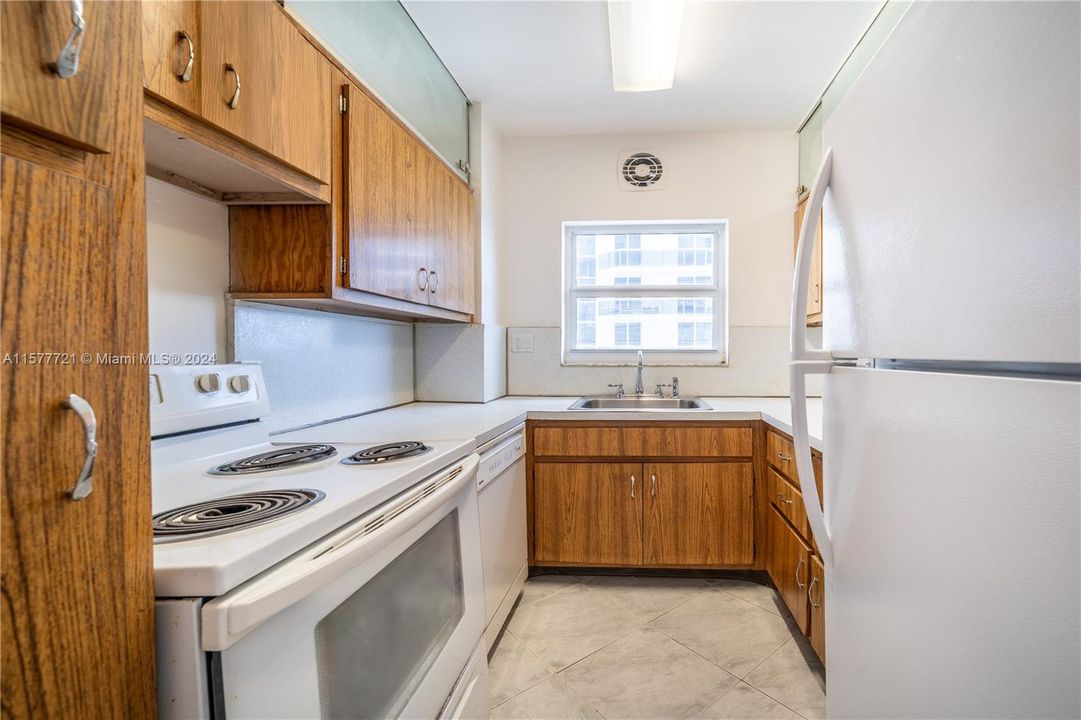 For Sale: $530,000 (2 beds, 2 baths, 1134 Square Feet)