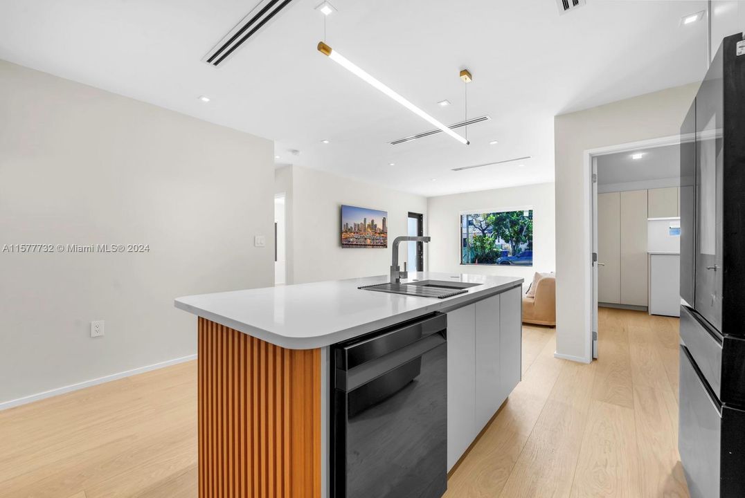 For Sale: $1,850,000 (3 beds, 2 baths, 835 Square Feet)