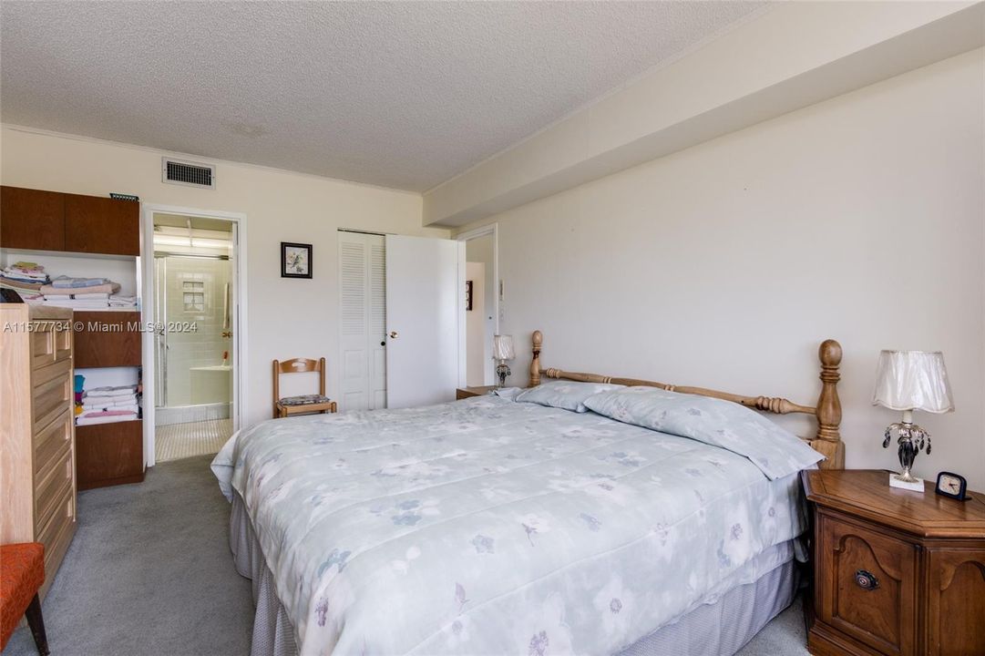 Active With Contract: $94,900 (1 beds, 1 baths, 775 Square Feet)