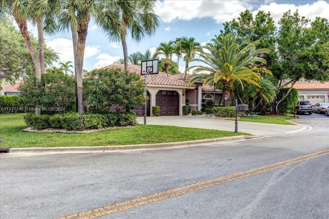 Active With Contract: $799,900 (4 beds, 2 baths, 2330 Square Feet)