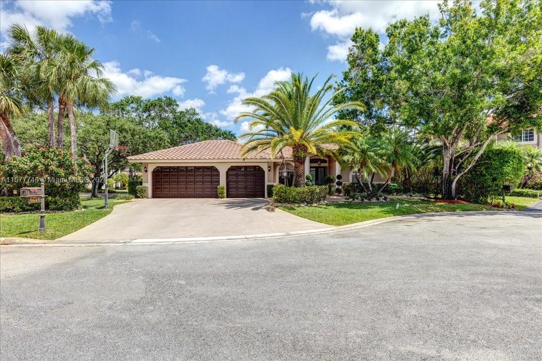 Active With Contract: $799,900 (4 beds, 2 baths, 2330 Square Feet)