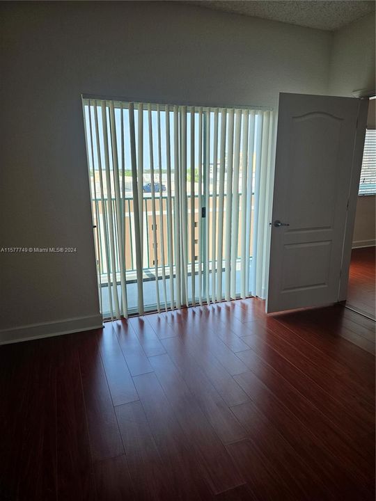 For Rent: $3,000 (2 beds, 2 baths, 1010 Square Feet)