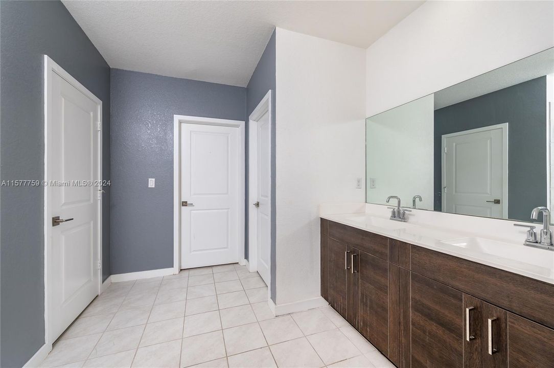 For Sale: $535,000 (4 beds, 2 baths, 2138 Square Feet)