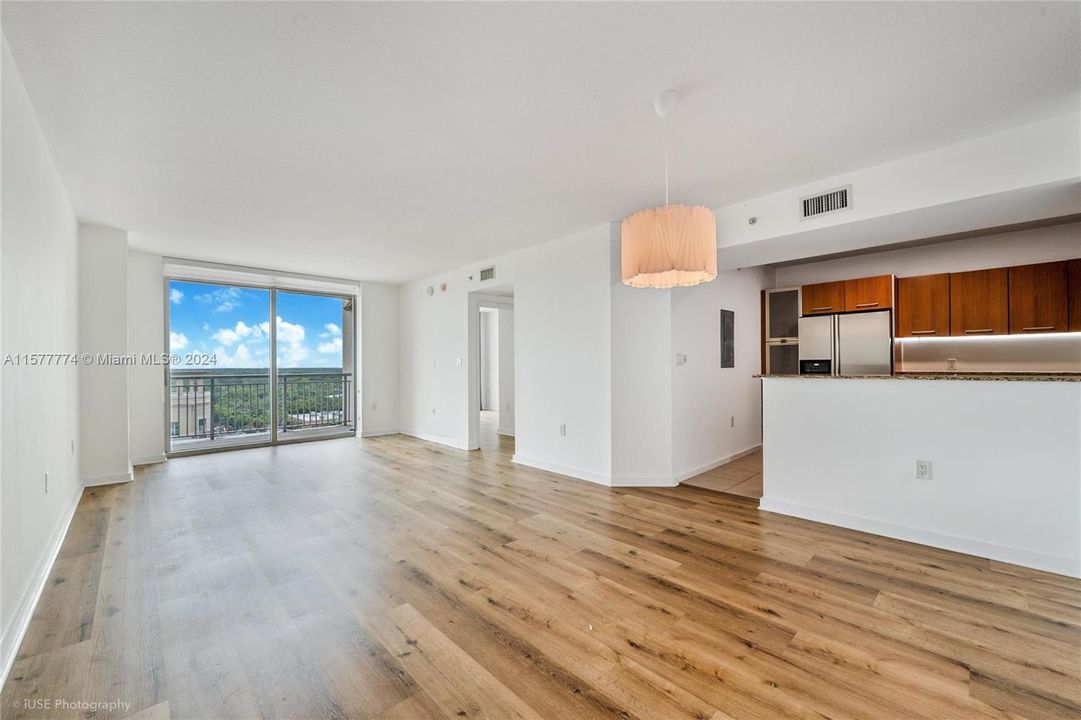 Active With Contract: $379,000 (1 beds, 1 baths, 797 Square Feet)