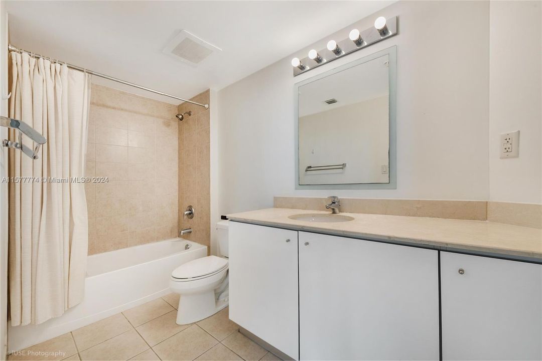 For Sale: $379,000 (1 beds, 1 baths, 797 Square Feet)