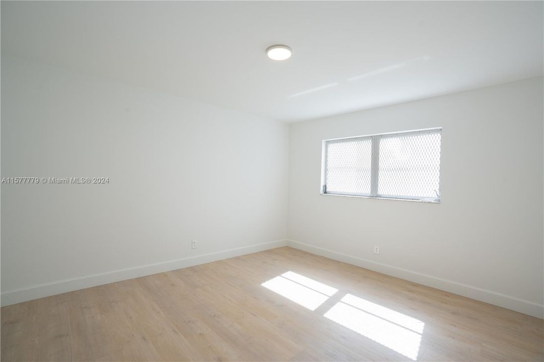 For Sale: $179,000 (2 beds, 2 baths, 957 Square Feet)