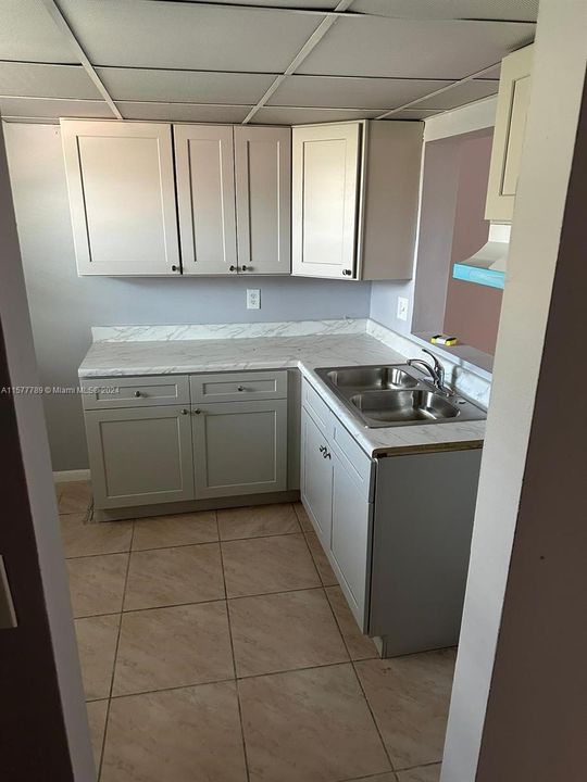 For Sale: $147,900 (2 beds, 1 baths, 878 Square Feet)