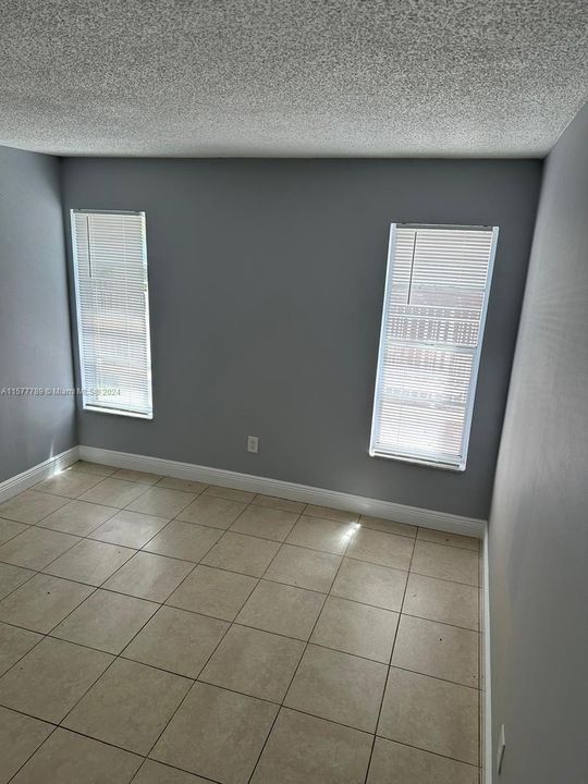 For Sale: $147,900 (2 beds, 1 baths, 878 Square Feet)