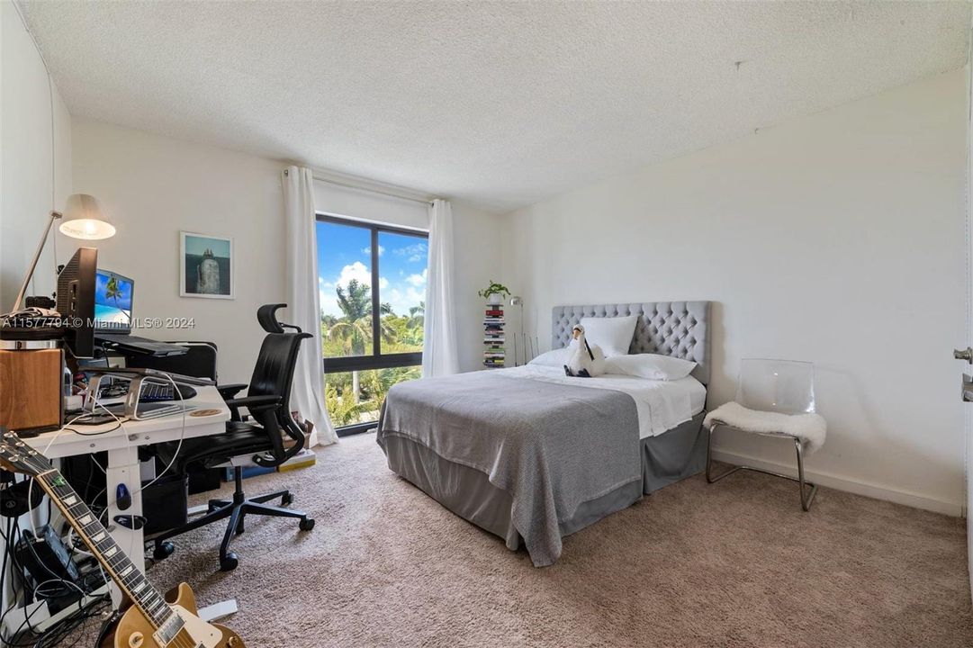 Active With Contract: $1,137,000 (2 beds, 2 baths, 1269 Square Feet)