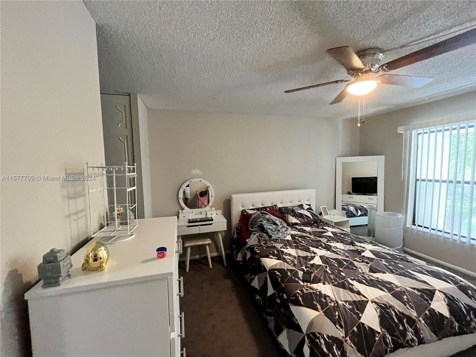 For Sale: $141,950 (1 beds, 1 baths, 800 Square Feet)