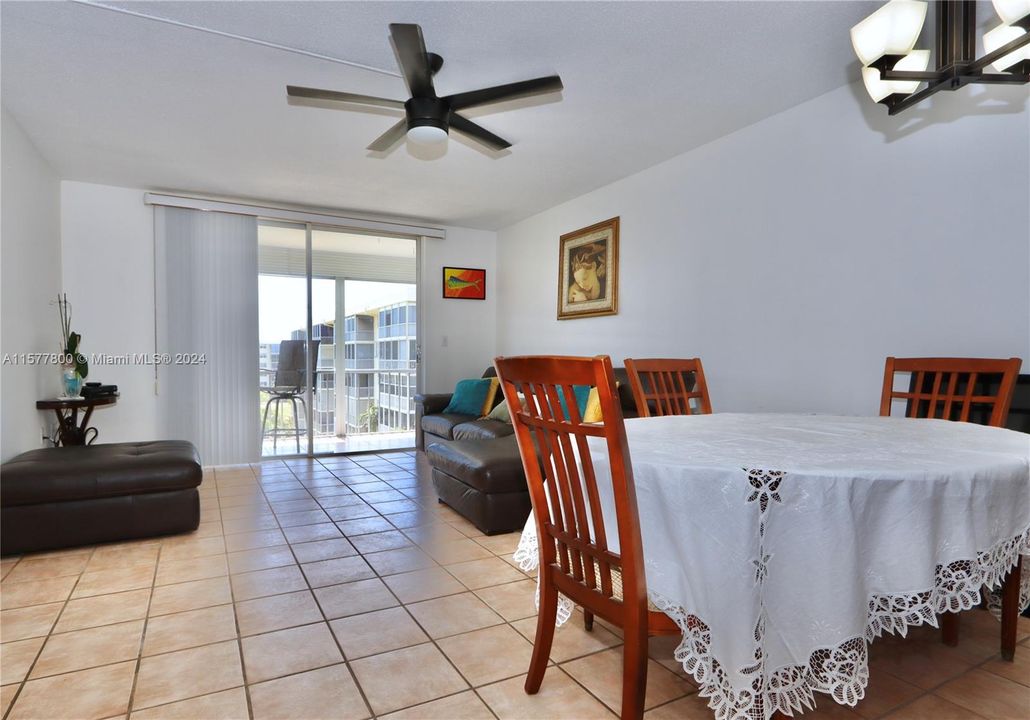 For Rent: $1,800 (1 beds, 1 baths, 768 Square Feet)