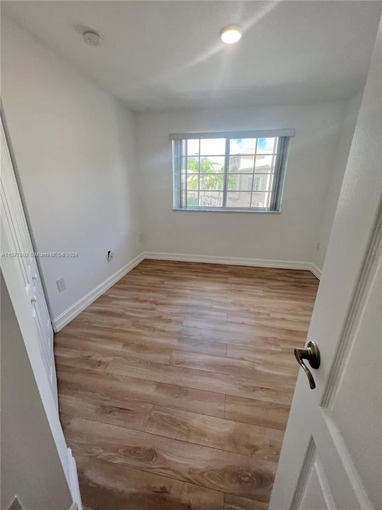 For Rent: $3,500 (3 beds, 2 baths, 1120 Square Feet)