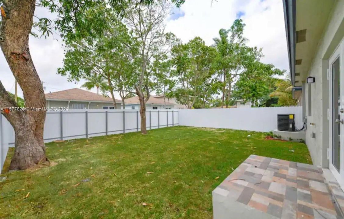 For Sale: $499,900 (3 beds, 2 baths, 1192 Square Feet)