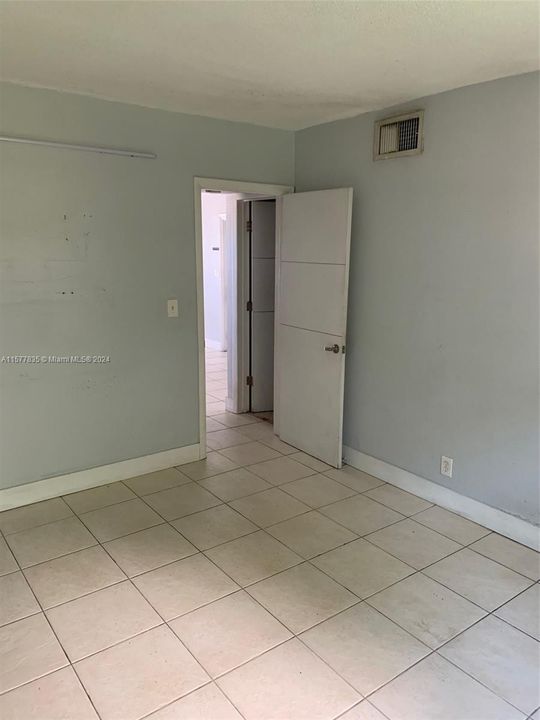 For Rent: $1,900 (2 beds, 1 baths, 6802 Square Feet)